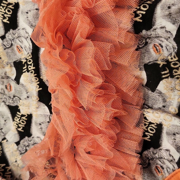 Marilyn Munroe long sleeve onesie/bodysuit with bum ruffles - Picture 5 of 5